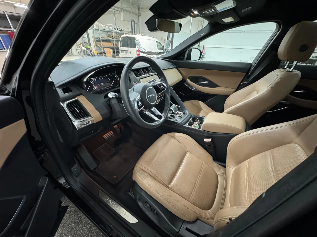 2022 Jaguar E-Pace, 25.000 km, Ρουμανία — φωτο 7 z 24