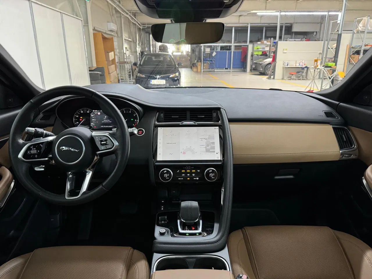 2022 Jaguar E-Pace, 25.000 km, Ρουμανία — φωτο 8 z 24