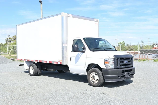 2025 Ford E-450 16' Box with loading Ramp, λευκό, 32.269 km, εισαγωγή Καναδάς — φωτο 1