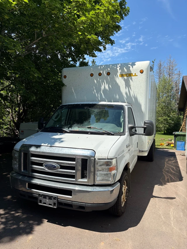 2012 Ford E-450, 101.000 km, εισαγωγή Καναδάς — φωτο 1