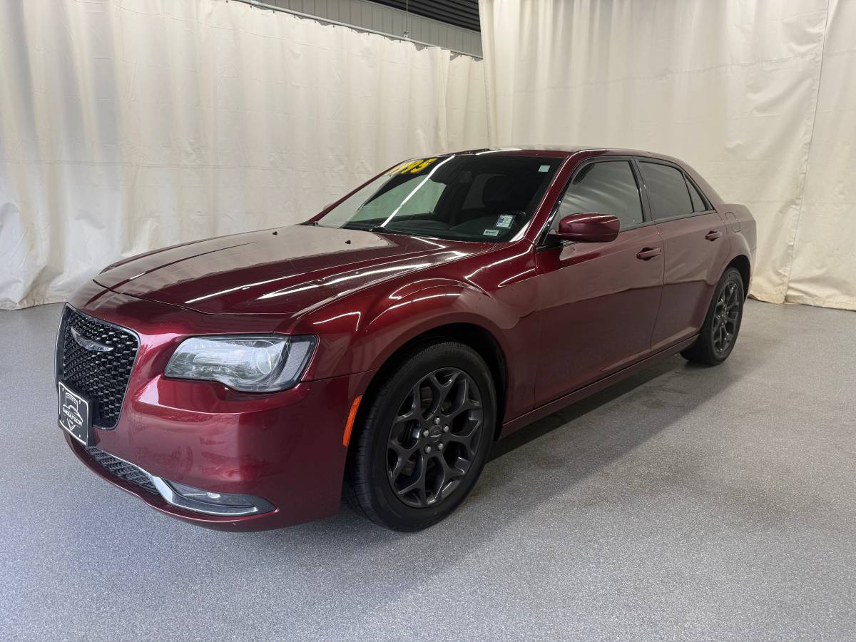 2019 Chrysler, κόκκινο, εισαγωγή ΗΠΑ — φωτο 1