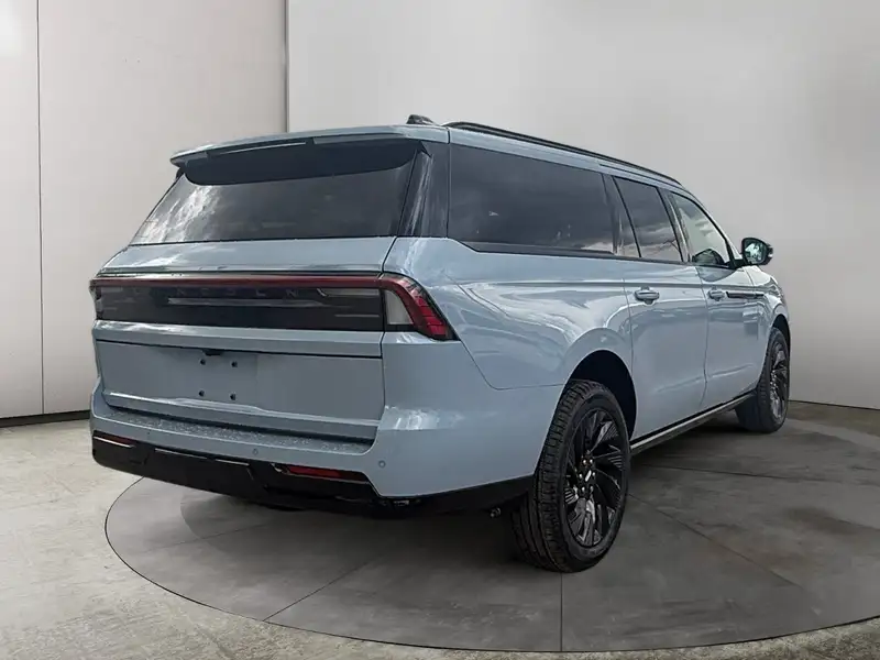 2027 Lincoln Navigator Reserve 4X4, γκρι, 8 km, εισαγωγή Καναδάς — φωτο 5 z 12