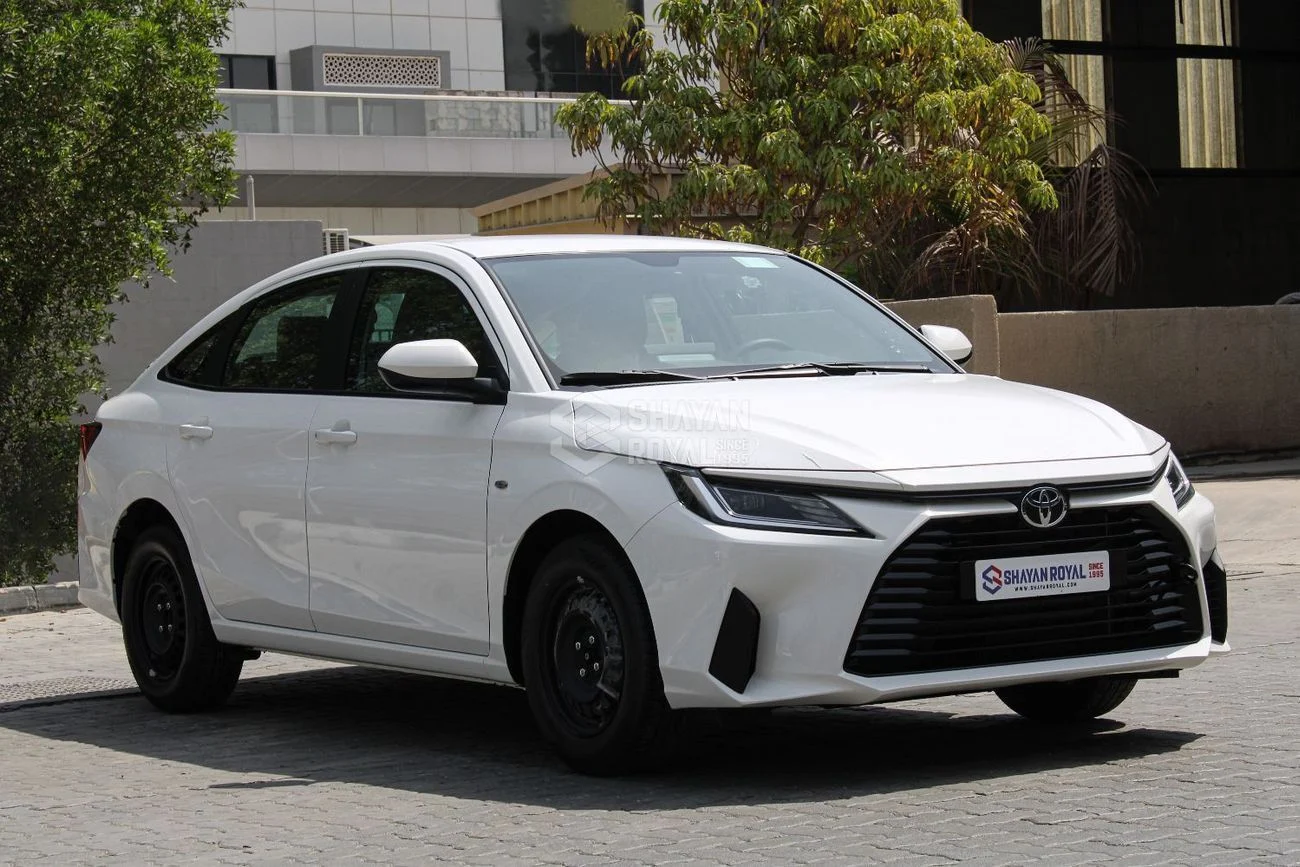 2026 Toyota Yaris E, λευκό, 0 km, εισαγωγή ΗΑΕ — φωτο 1