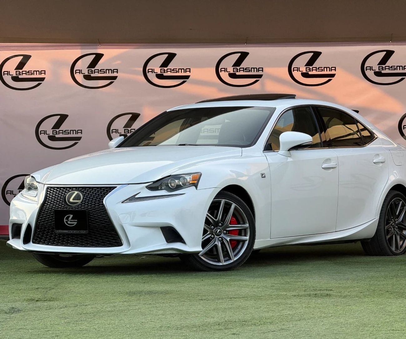 2016 Lexus IS300, λευκό, 231.000 km, εισαγωγή ΗΑΕ — φωτο 1