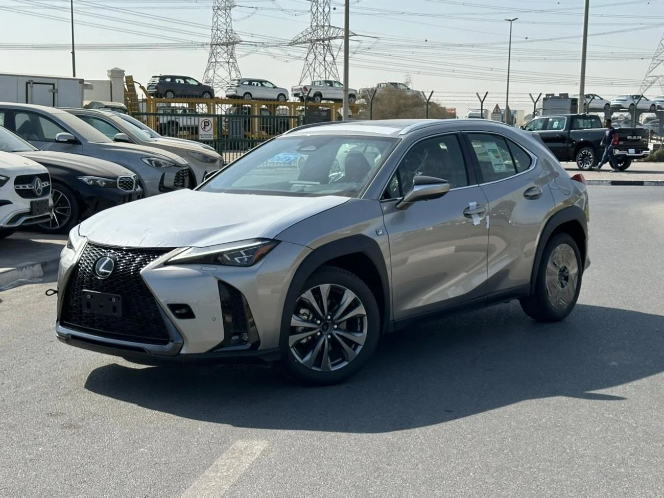 2024 Lexus UX300h F SPORT PRESTIGE, χρυσό, 0 km, εισαγωγή ΗΑΕ — φωτο 1