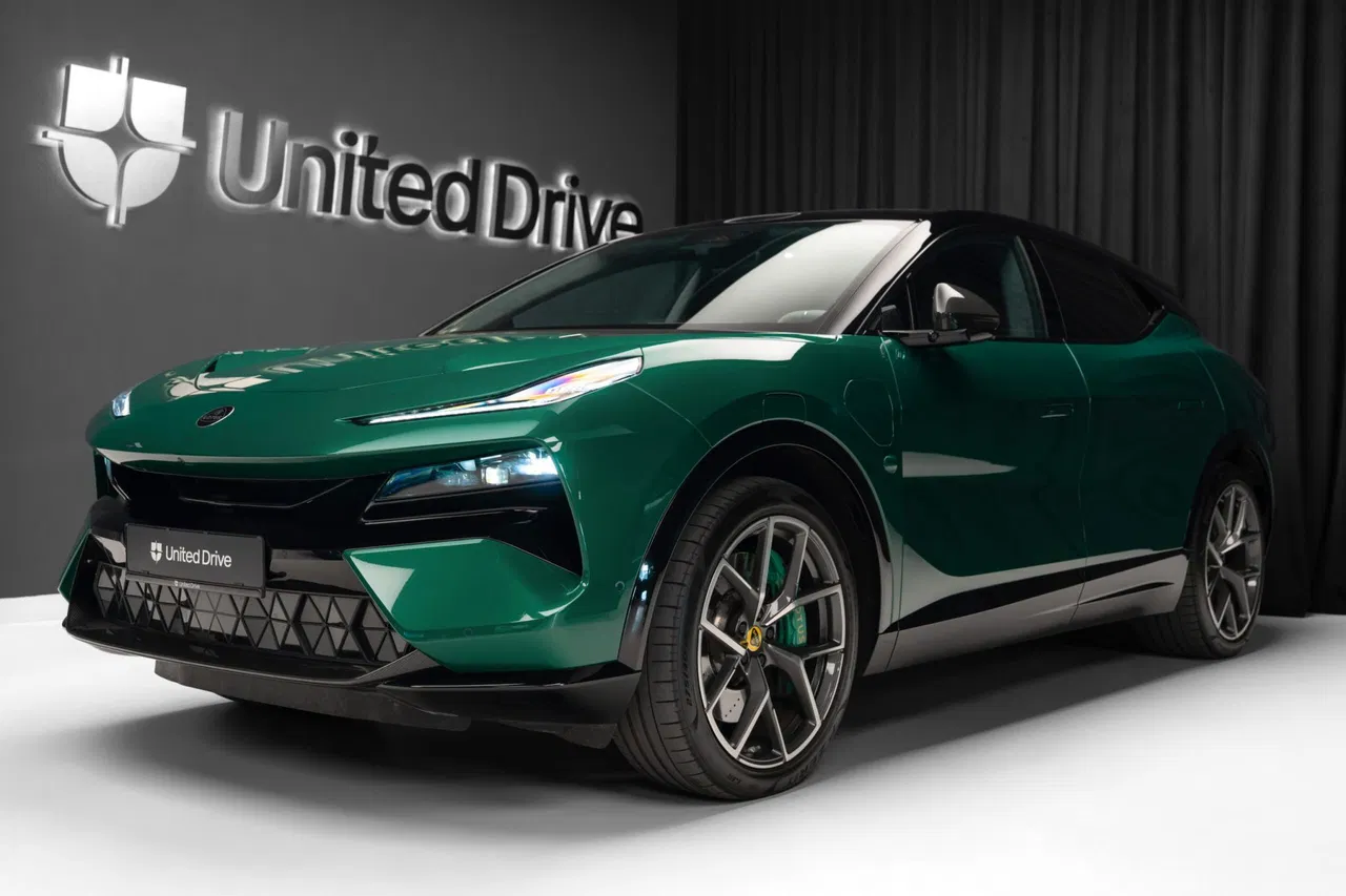 Lotus Eletre Lotus Eletre, Ρουμανία — φωτο 1