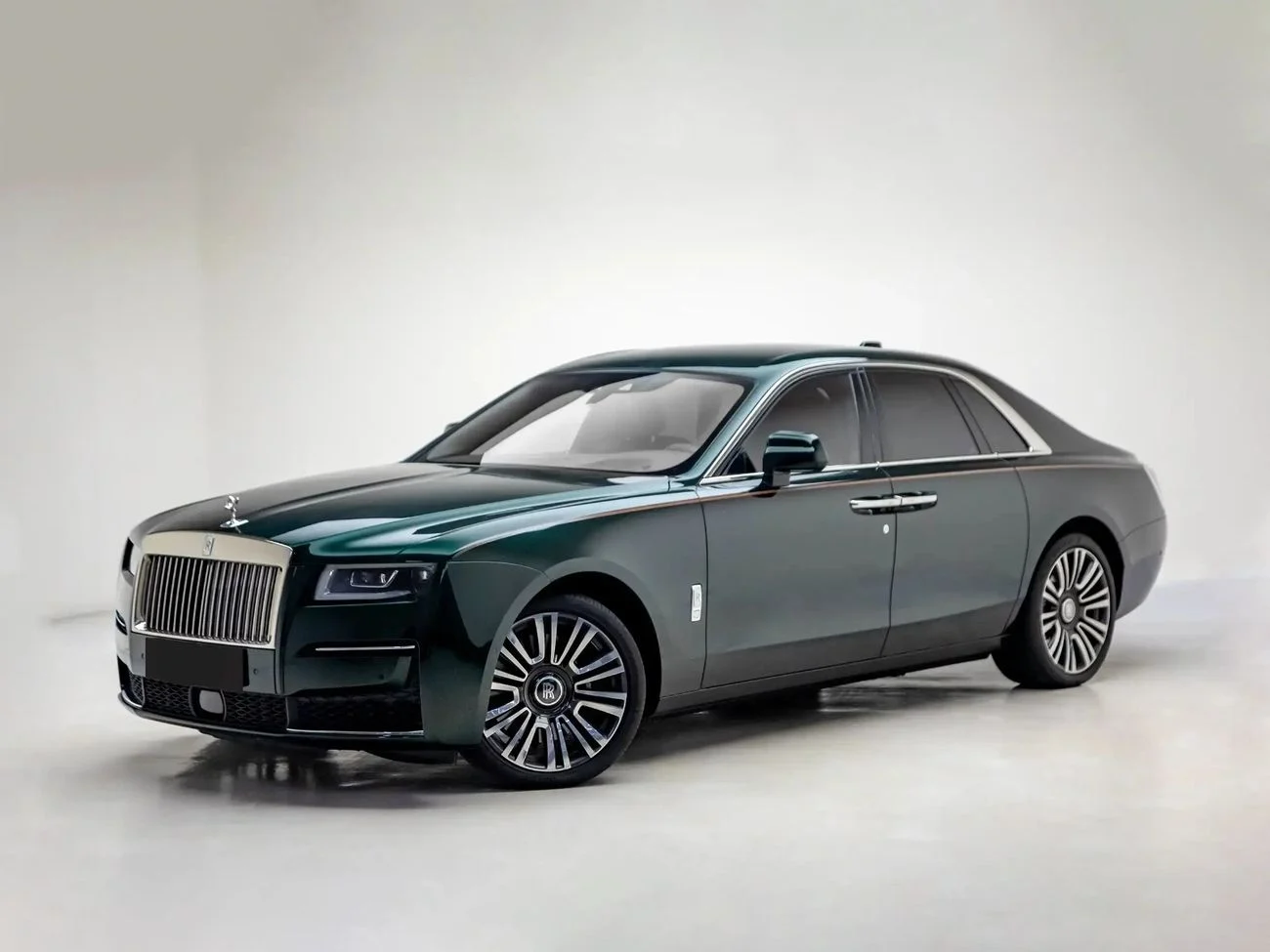 2022 Rolls-Royce Ghost, πράσινο, 7.000 km, εισαγωγή ΗΑΕ — φωτο 1