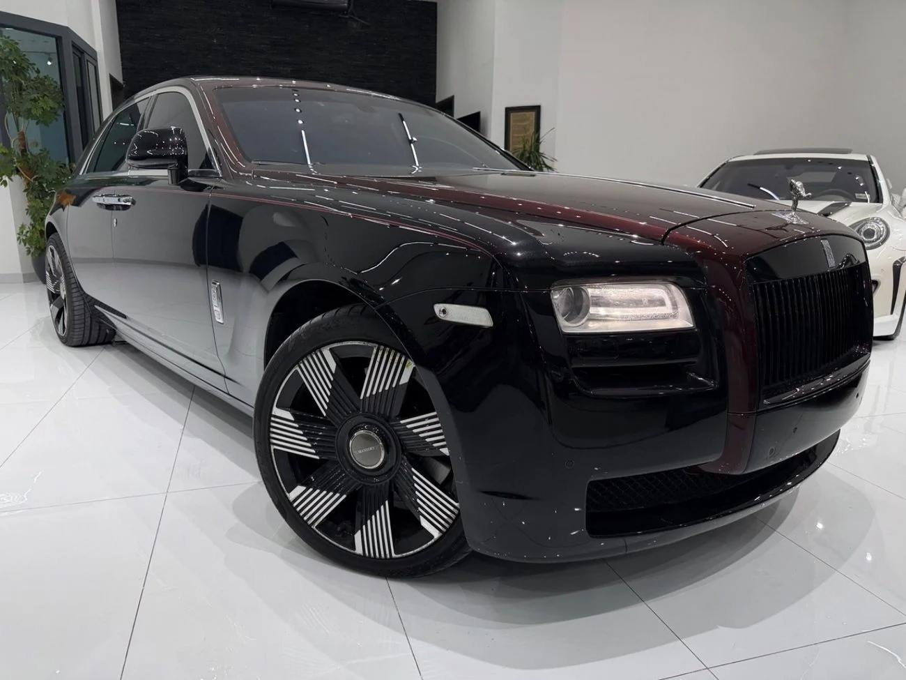 2014 Rolls-Royce Ghost SWB, μαύρο, 97.000 km, εισαγωγή ΗΑΕ — φωτο 1