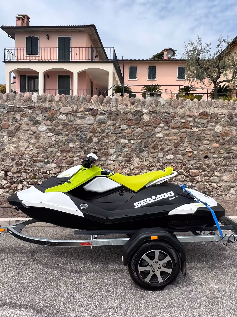 Moto, εισαγωγή Σε απόθεμα στην ΕΕ — φωτο 1