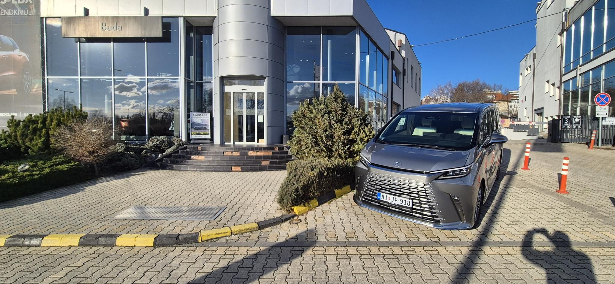 Lexus, Ουγγαρία — φωτο 1