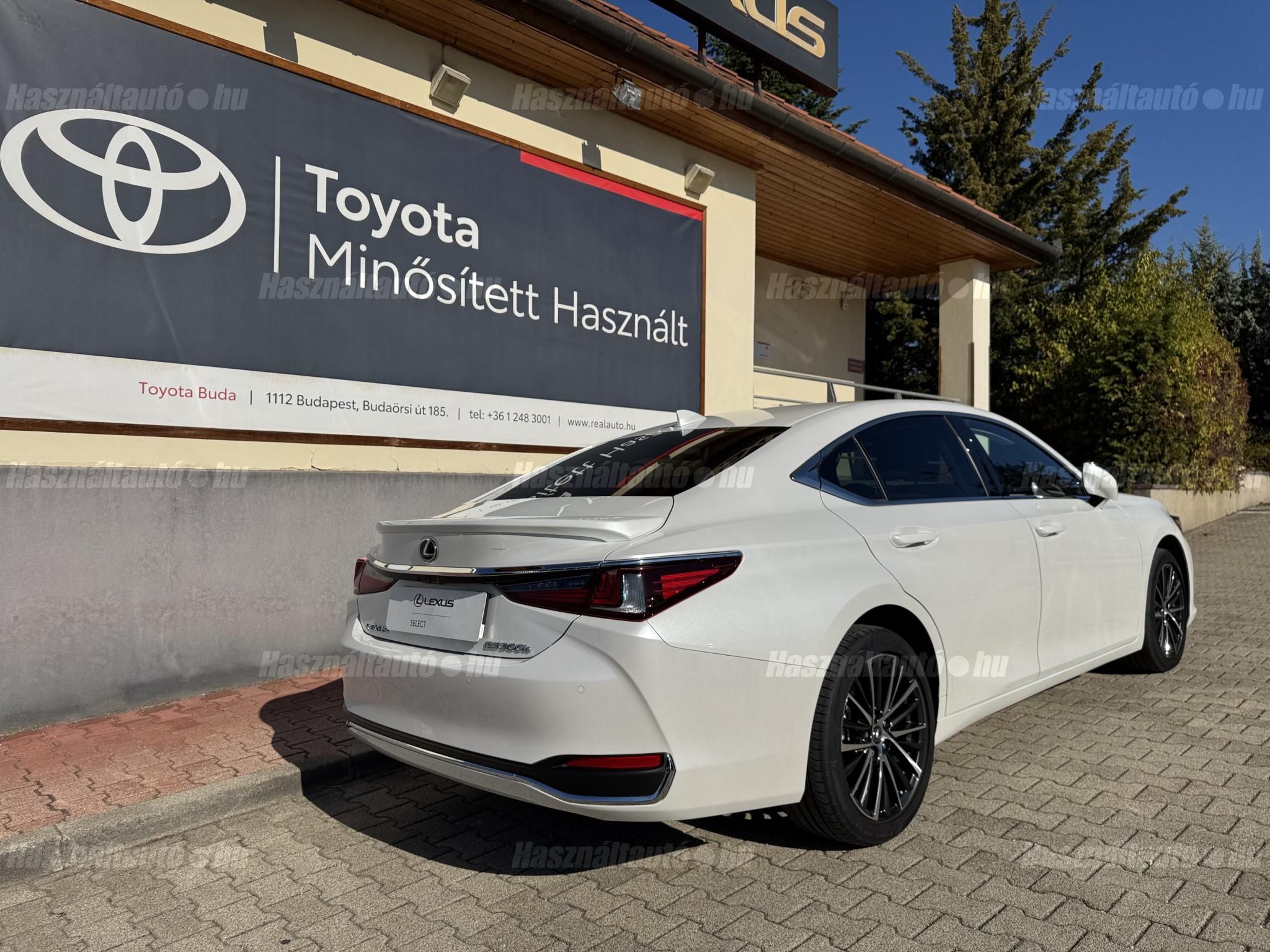 Lexus, Ουγγαρία — φωτο 1