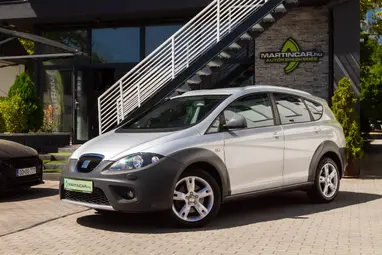 2011 Seat, ασημί, Ουγγαρία — φωτο 1