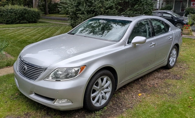 2009 Lexus Ls, ασημί, 189.000 km, εισαγωγή Καναδάς — φωτο 1