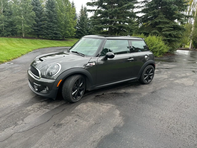 2012 Minicps, γκρι, 74.585 km, εισαγωγή Καναδάς — φωτο 1
