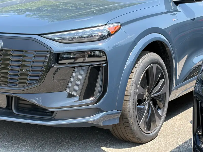 2027 Audi Q6 e-tron, μπλε, 10 km, εισαγωγή Καναδάς — φωτο 5 z 5