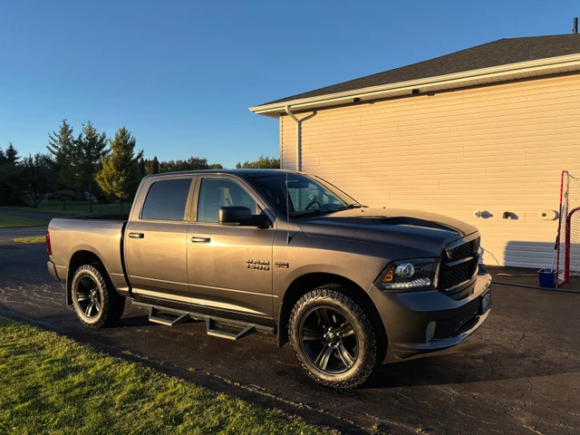 2017 Dodge Ram1500, 141.400 km, εισαγωγή Καναδάς — φωτο 1