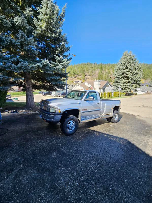 2002 Dodge Ram3500, 99.360 km, εισαγωγή Καναδάς — φωτο 1