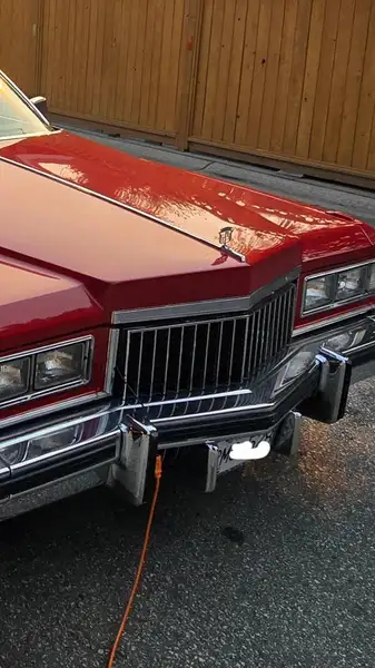 1975 Cadillac Deville D'Elegence, κόκκινο, 100.000 km, εισαγωγή Καναδάς — φωτο 1