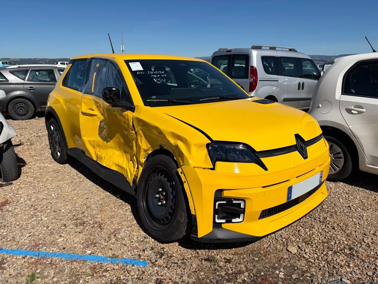 2025 Renault 4 E-Tech, 885 km, Πολωνία — φωτο 1