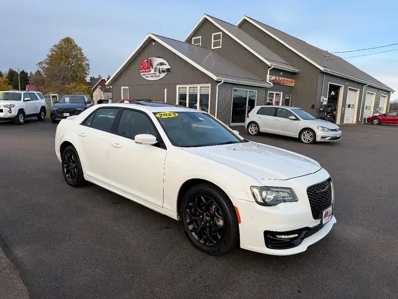 2023 Chrysler 300 300S, 81.000 km, εισαγωγή Καναδάς — φωτο 1