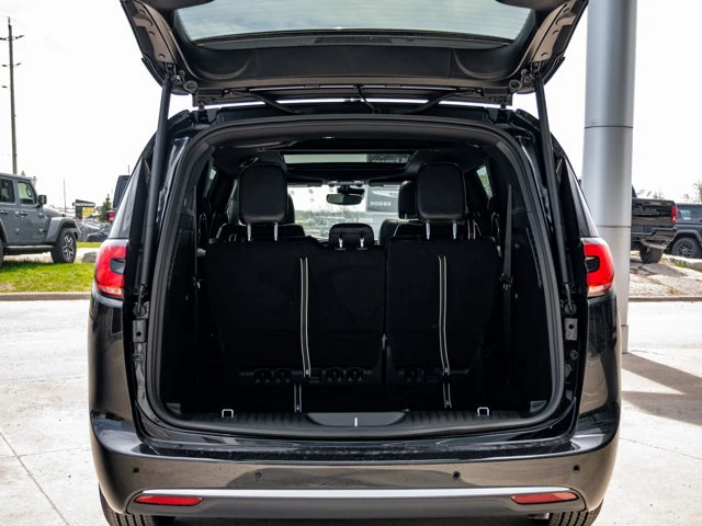 2027 Chrysler Pacifica SELECT, μαύρο, 0 km, εισαγωγή Καναδάς — φωτο 8 z 20