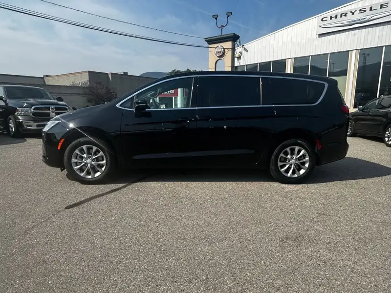 2027 Chrysler Pacifica Select AWD, μαύρο, 0 km, εισαγωγή Καναδάς — φωτο 4 z 12