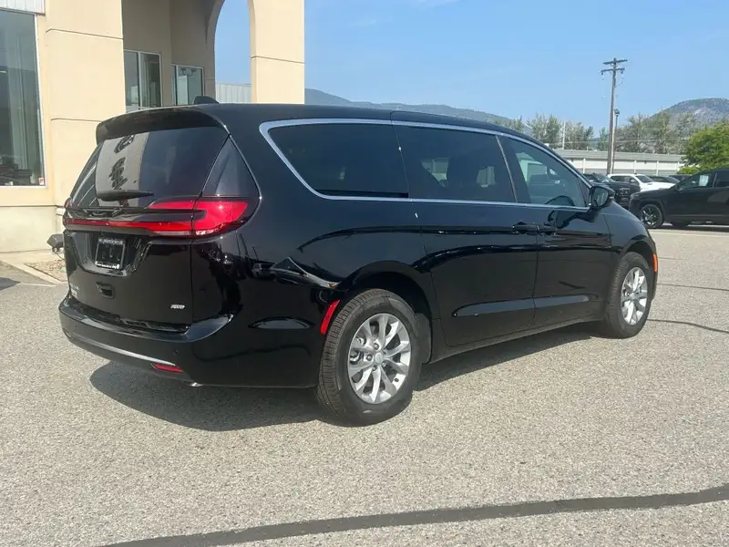 2027 Chrysler Pacifica Select AWD, μαύρο, 0 km, εισαγωγή Καναδάς — φωτο 5 z 12