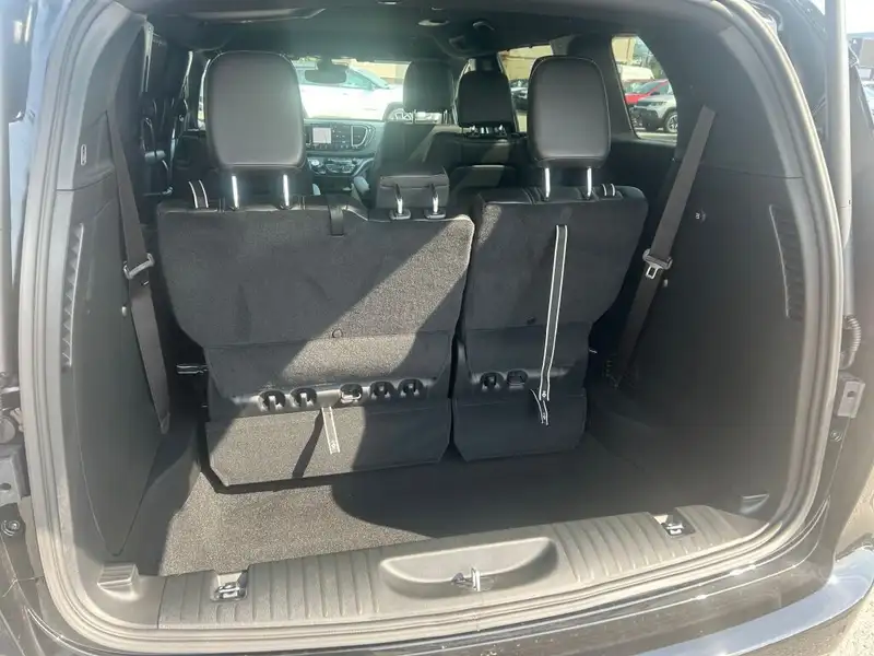 2027 Chrysler Pacifica Select AWD, μαύρο, 0 km, εισαγωγή Καναδάς — φωτο 7 z 12