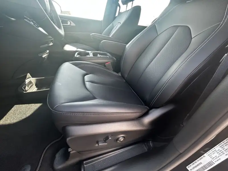 2027 Chrysler Pacifica Select AWD, μαύρο, 0 km, εισαγωγή Καναδάς — φωτο 9 z 12