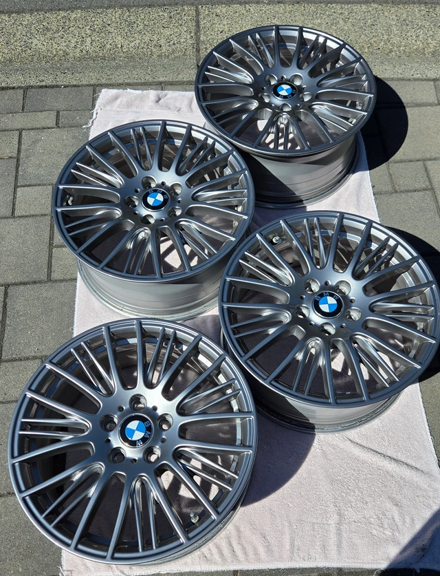 Genuine BMW Style 388 18" Rim sada with Centre Caps (sada 4), εισαγωγή Καναδάς — φωτο 1