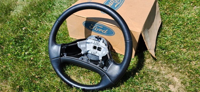 Ford Leather Steering Wheel, εισαγωγή Καναδάς — φωτο 1