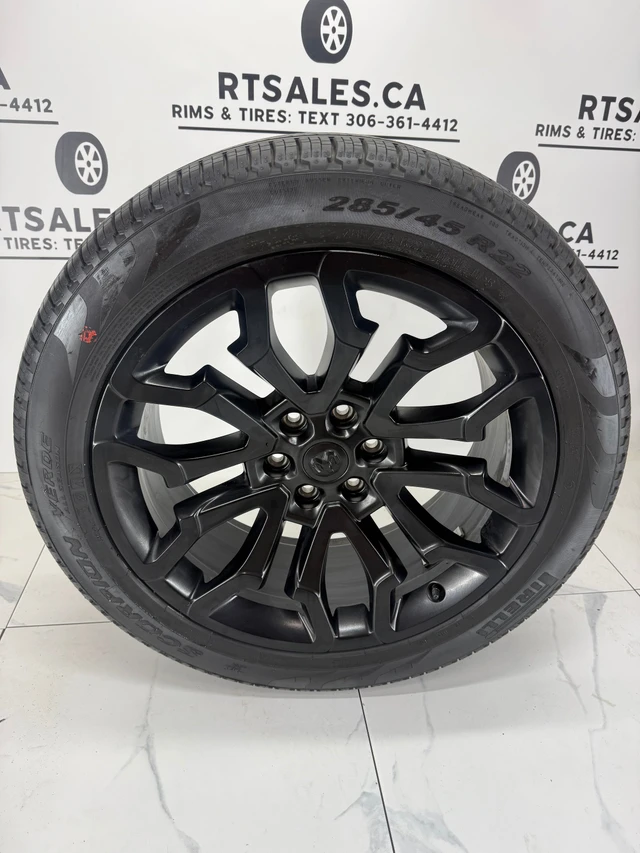 285/45/22 Pirelli Tires 22 inch Ram 1500 Rims 6x139 demontovaný, εισαγωγή Καναδάς — φωτο 1