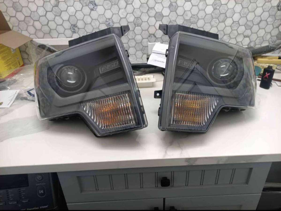 Genuine OE Ford HID projector světlomet removed from a 2014 F-150 SVT Raptor., εισαγωγή ΗΠΑ — φωτο 1