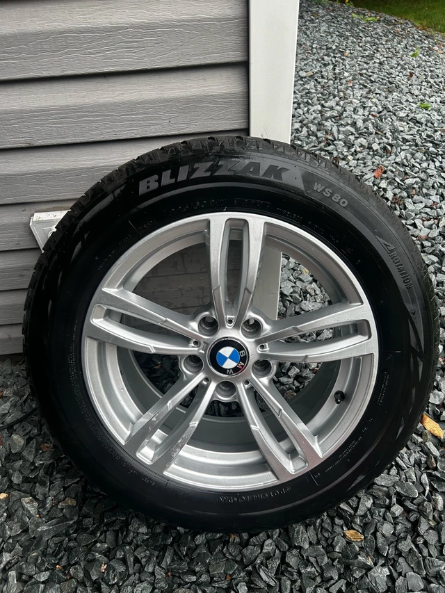 OE BMW winter rims and tires off of a 2017 BMW X3 225/60/17, εισαγωγή Καναδάς — φωτο 1
