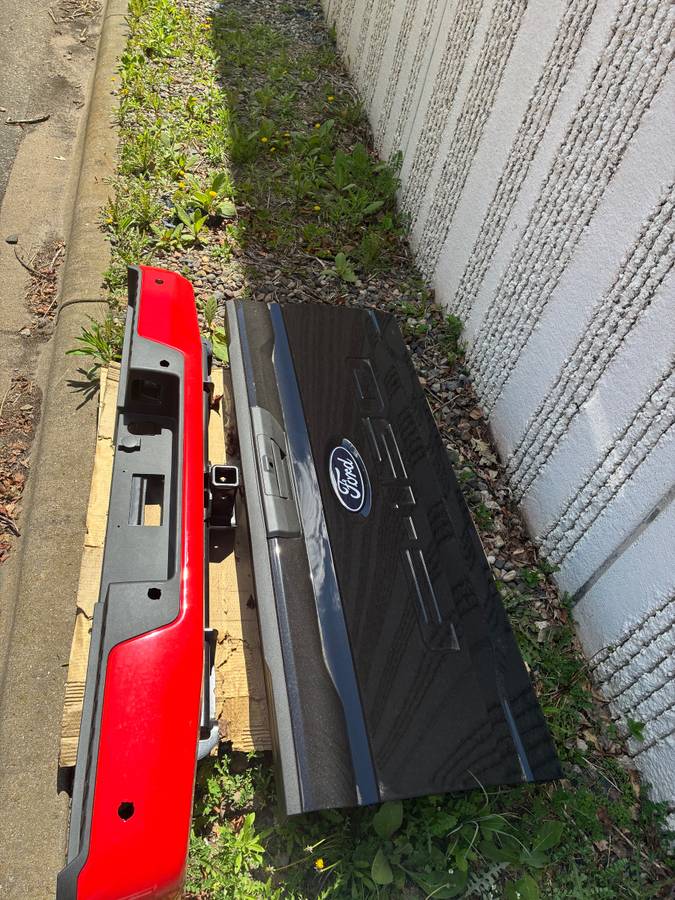 2025 Ford F-150 OE zadní Tailgate (Black) & zadní nárazník (Red) - sada, μαύρο, εισαγωγή ΗΠΑ — φωτο 1