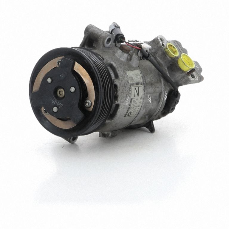 BMW 3 E90 E91 Air conditioning (A/C) kompresor (pump), Σε απόθεμα στην ΕΕ — φωτο 1