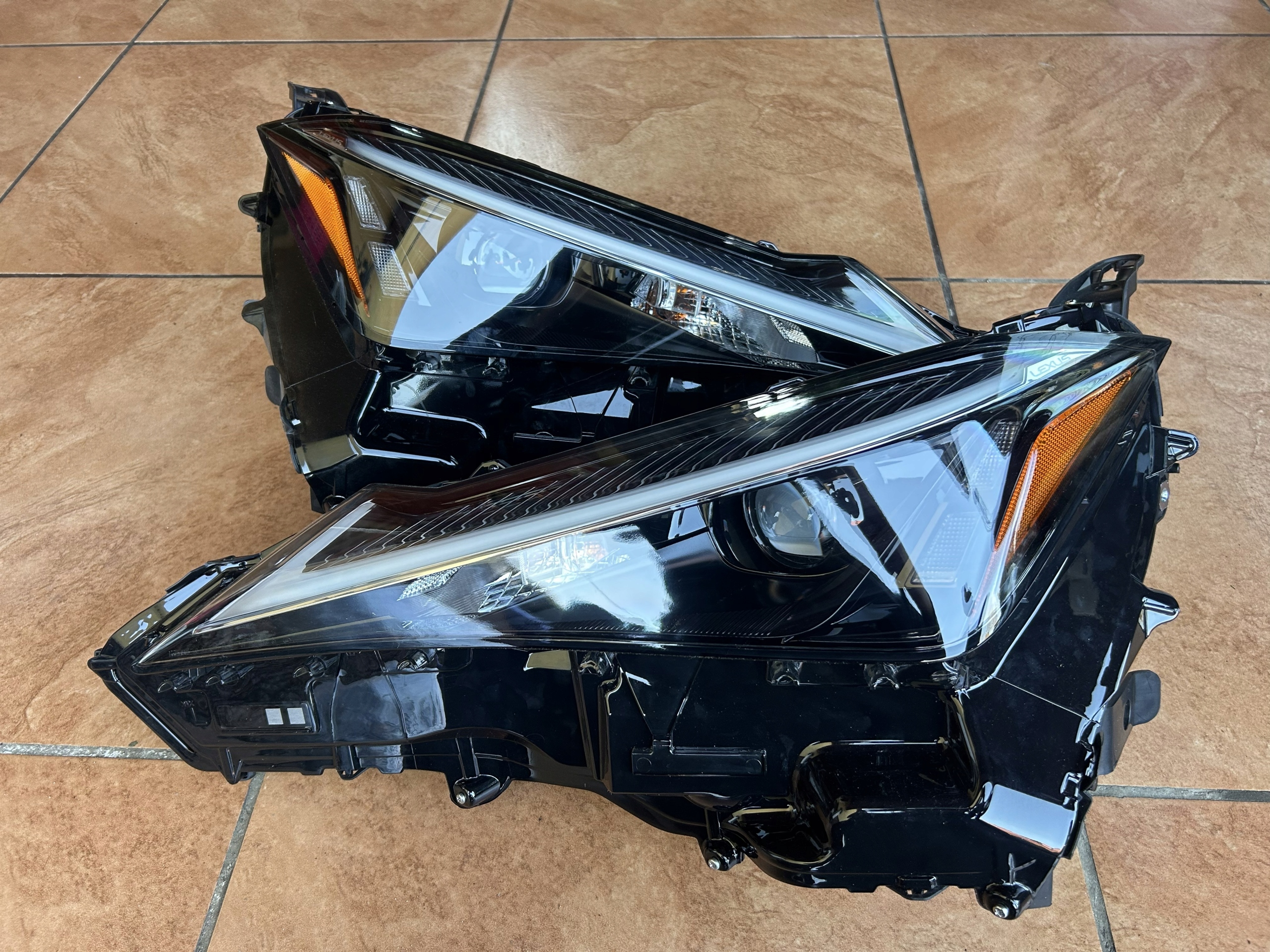 LEXUS UX FULL LED světlomet komplet levý i pravý Ciemne SHADOW 81145-76700, Σε απόθεμα στην ΕΕ — φωτο 1