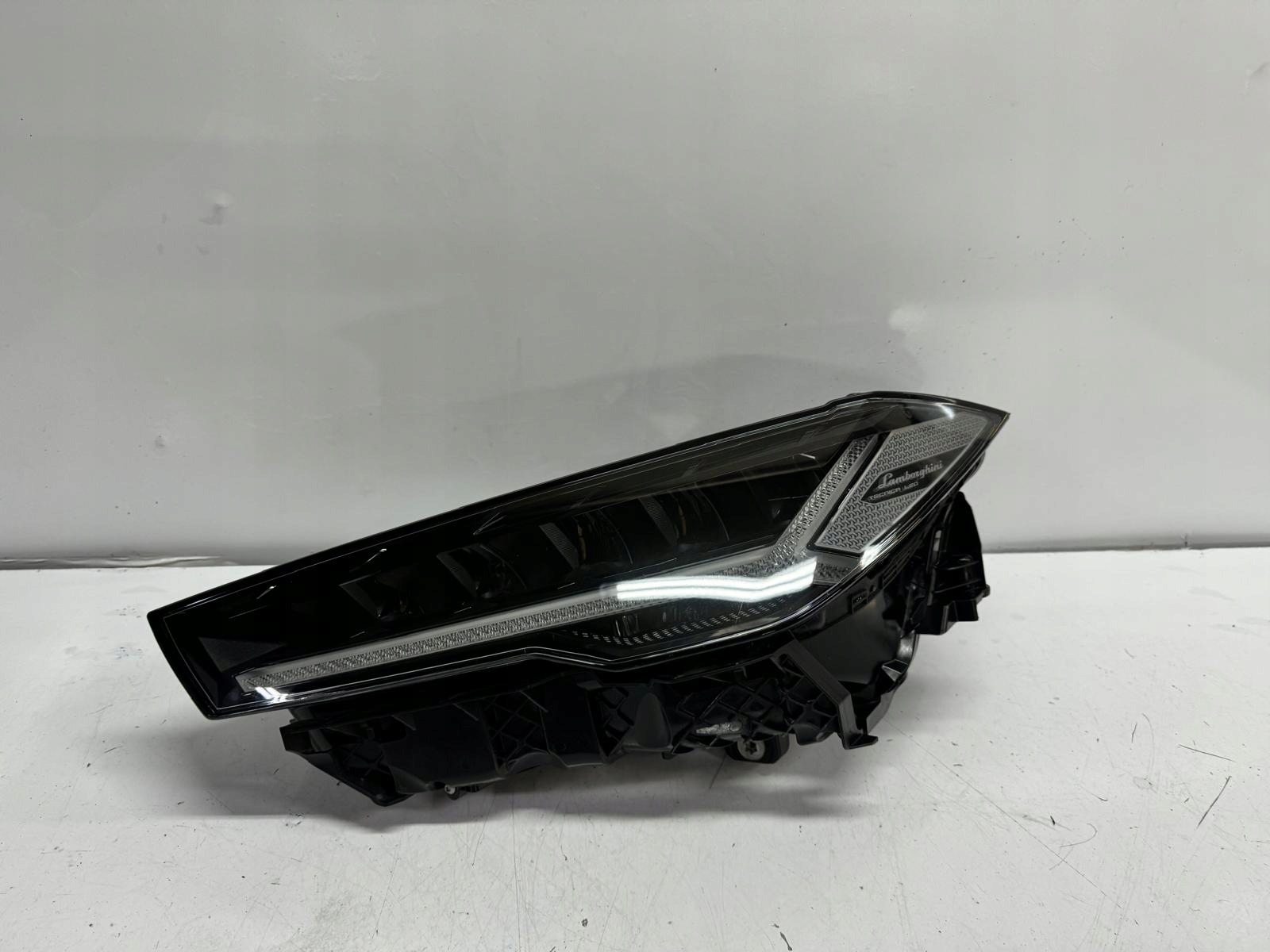 Lamborghini Urus FULL LED světlomet komplet levý i pravý, Σε απόθεμα στην ΕΕ — φωτο 1