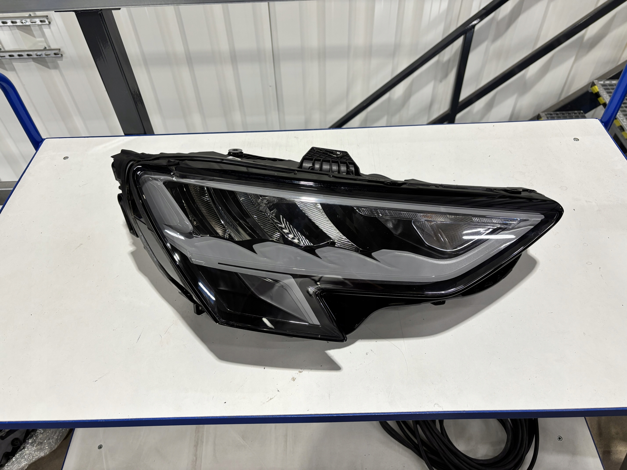 světlomet Audi A3 FULL LED 8y0 Europa pravá 8y0941012 originál, Σε απόθεμα στην ΕΕ — φωτο 1