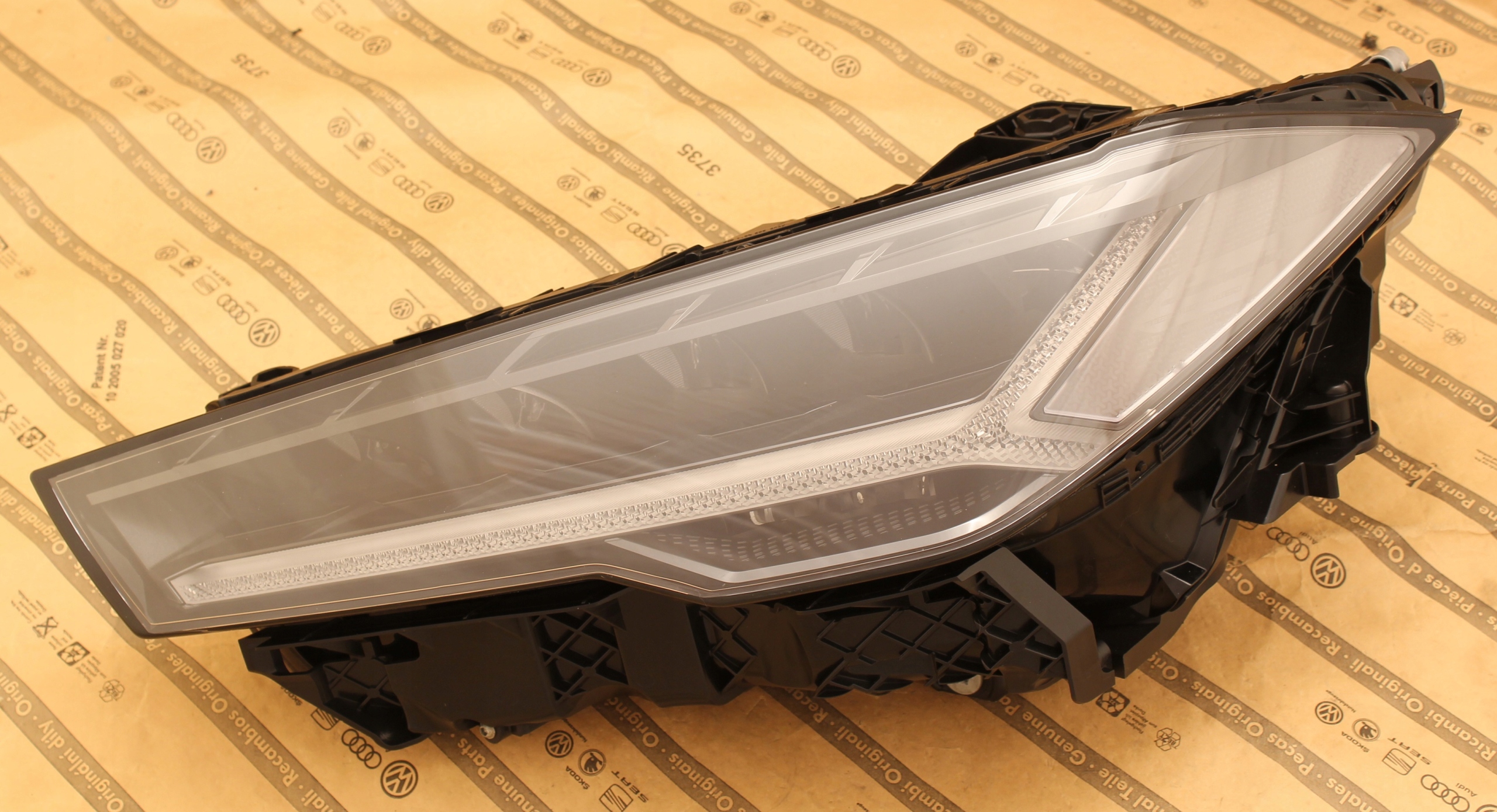 Lamborghini Urus 18+ světlomet přední FULL LED Kpl 4ml941035, Σε απόθεμα στην ΕΕ — φωτο 1