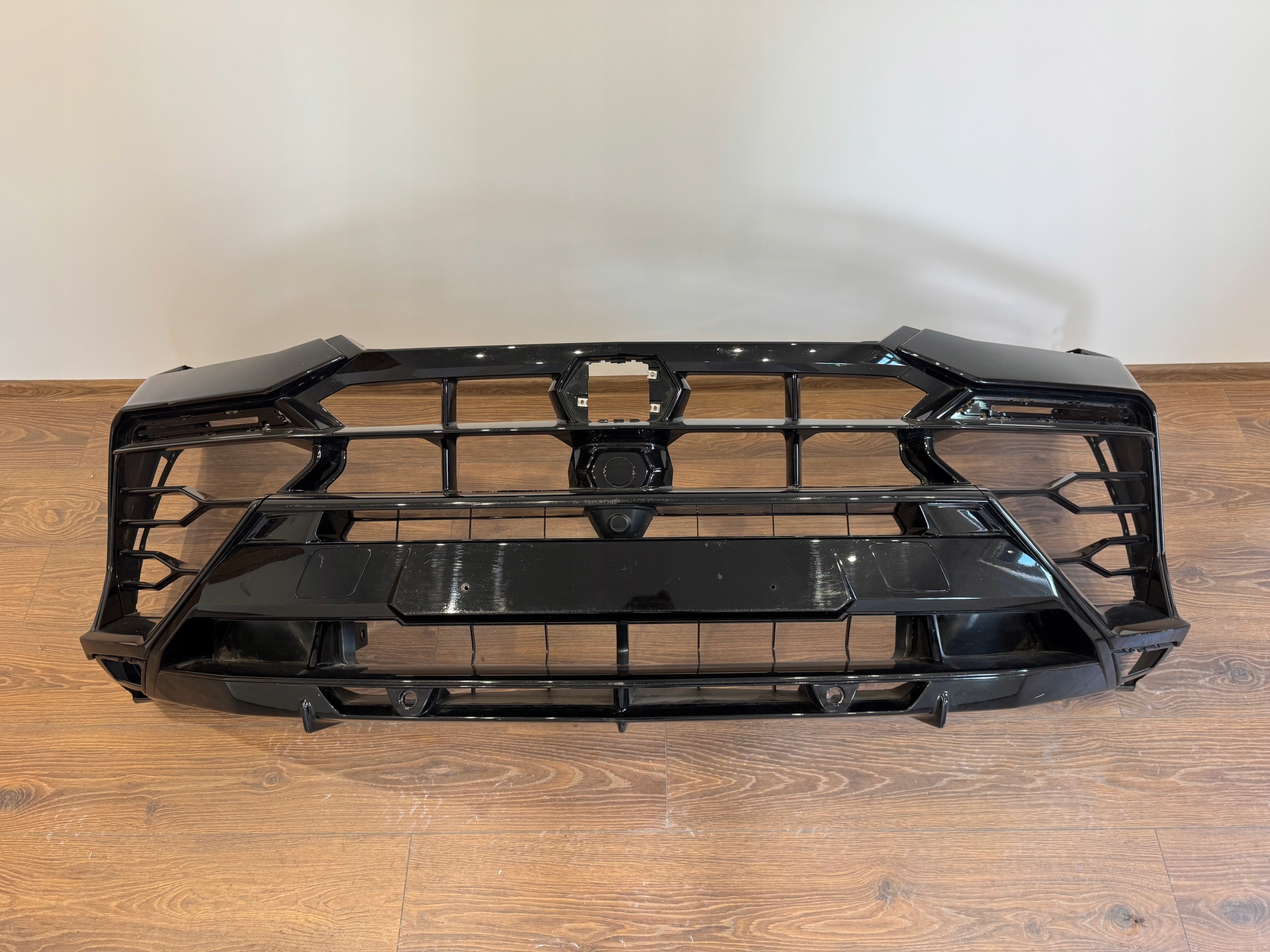 Lamborghini Urus Se 4ml nárazník přední, Σε απόθεμα στην ΕΕ — φωτο 1