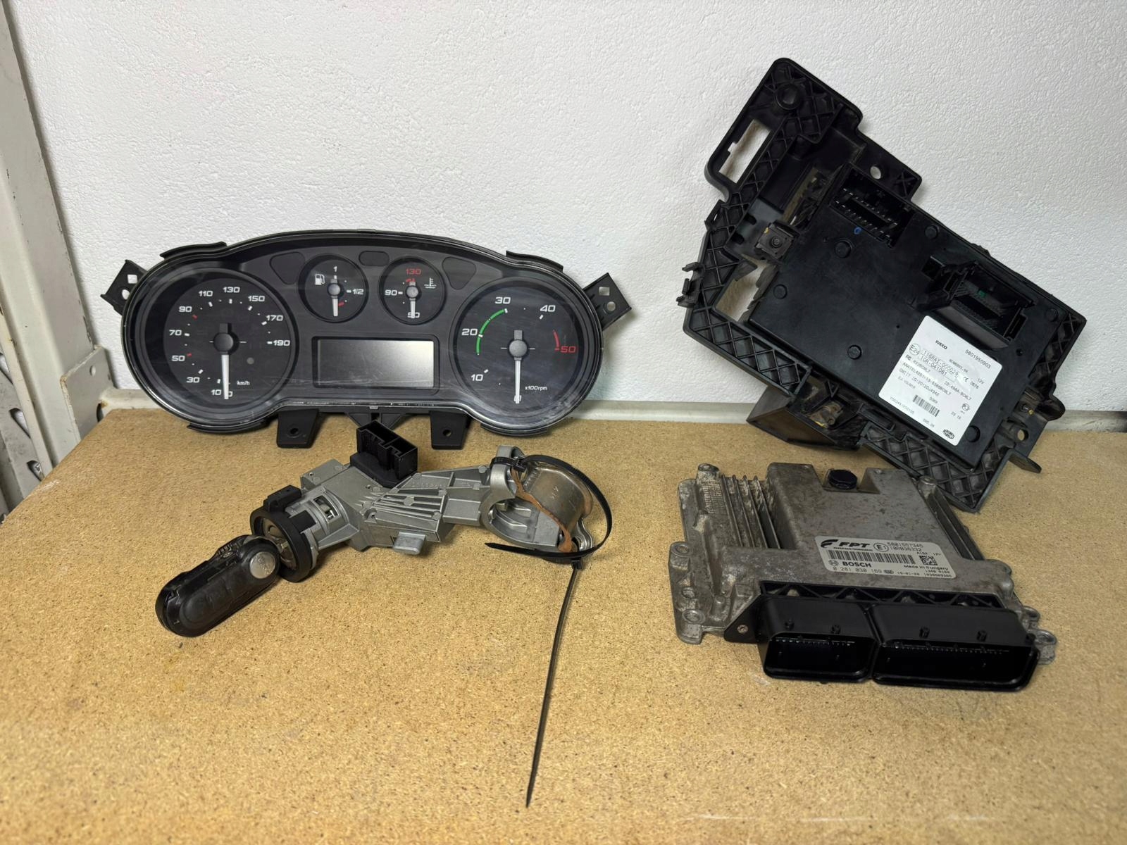 OEM komponent 5801557345 — Iveco Daily, Σε απόθεμα στην ΕΕ — φωτο 1