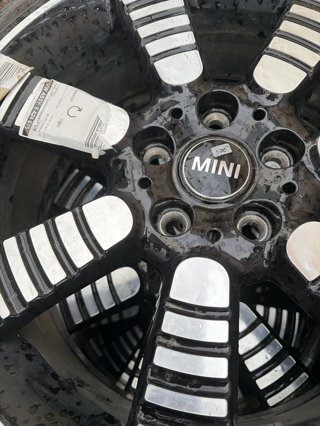 Pneumatiky — BMW, εισαγωγή Καναδάς — φωτο 1