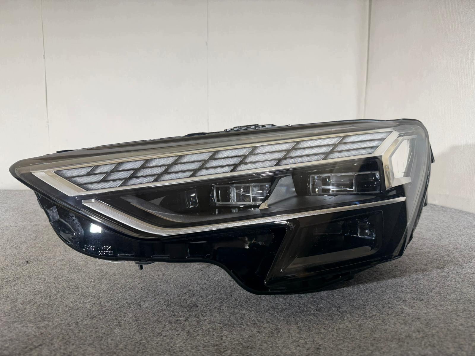 Světlomet 8Y0941035H — Audi A3, Σε απόθεμα στην ΕΕ — φωτο 1