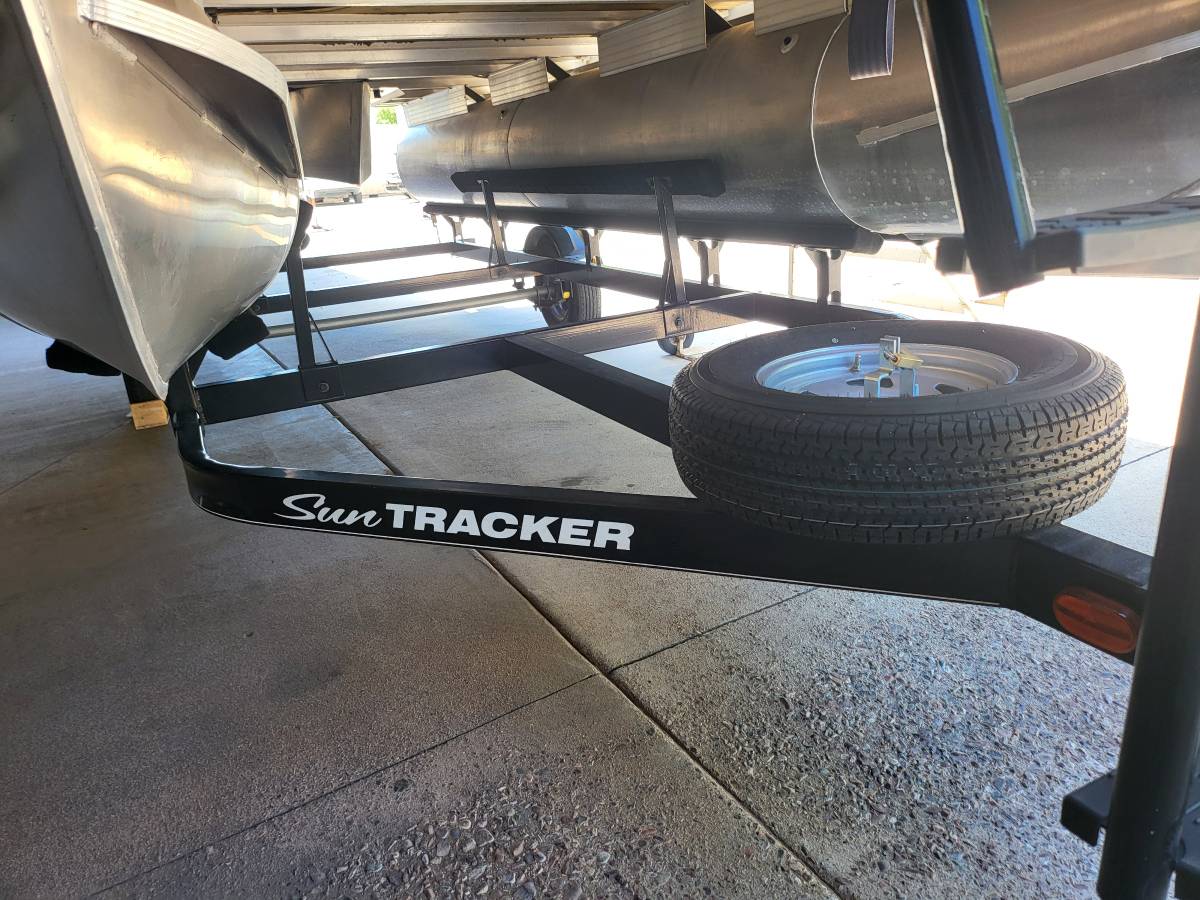 2014 Sun Tracker, εισαγωγή ΗΠΑ — φωτο 7 z 12