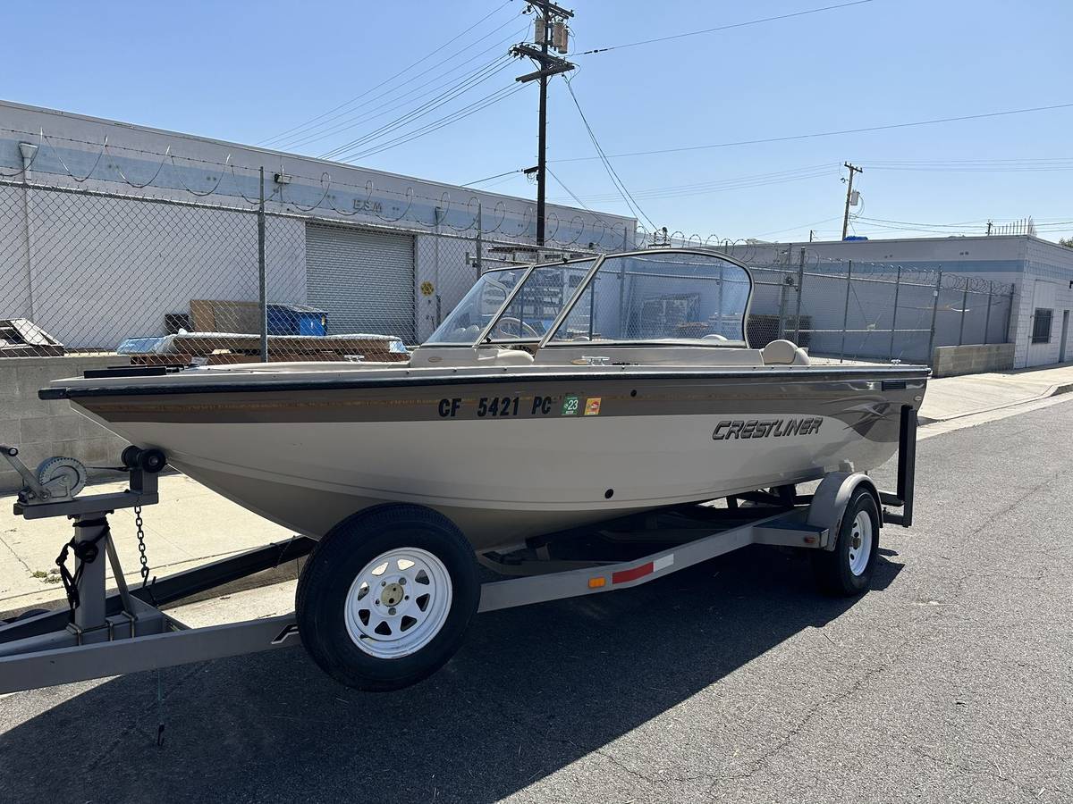 2002 Crestliner, εισαγωγή ΗΠΑ — φωτο 1