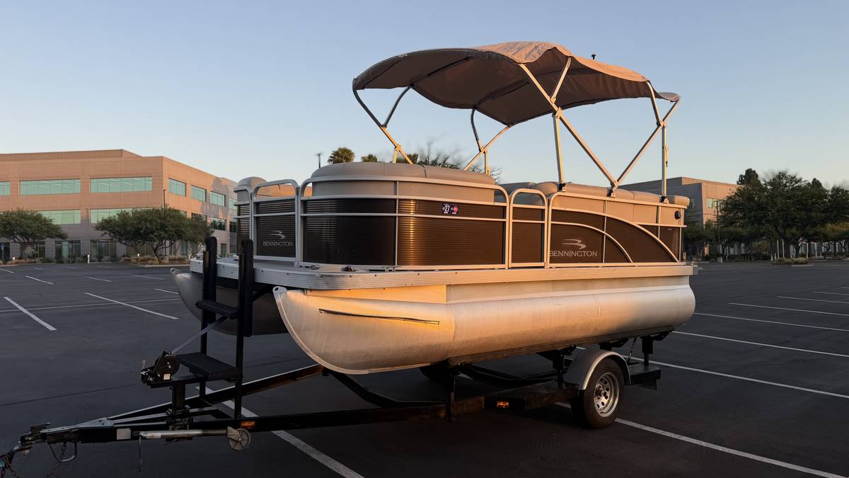 2016 Bennington, εισαγωγή ΗΠΑ — φωτο 1