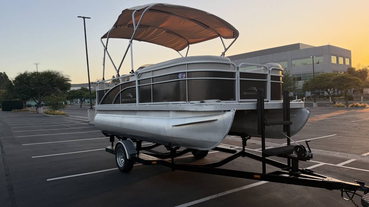 2016 Bennington, εισαγωγή ΗΠΑ — φωτο 2 z 12