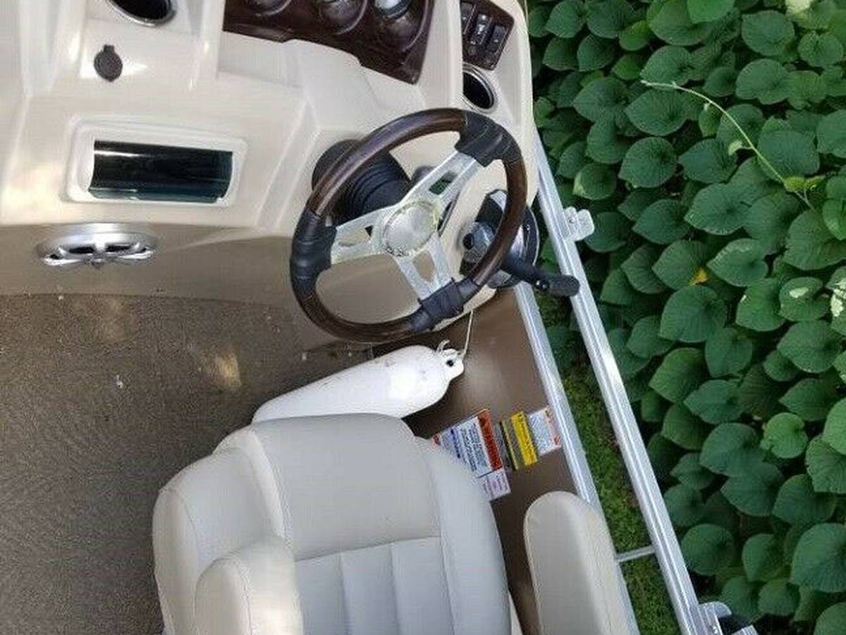 2014 Bennington, εισαγωγή ΗΠΑ — φωτο 5 z 5
