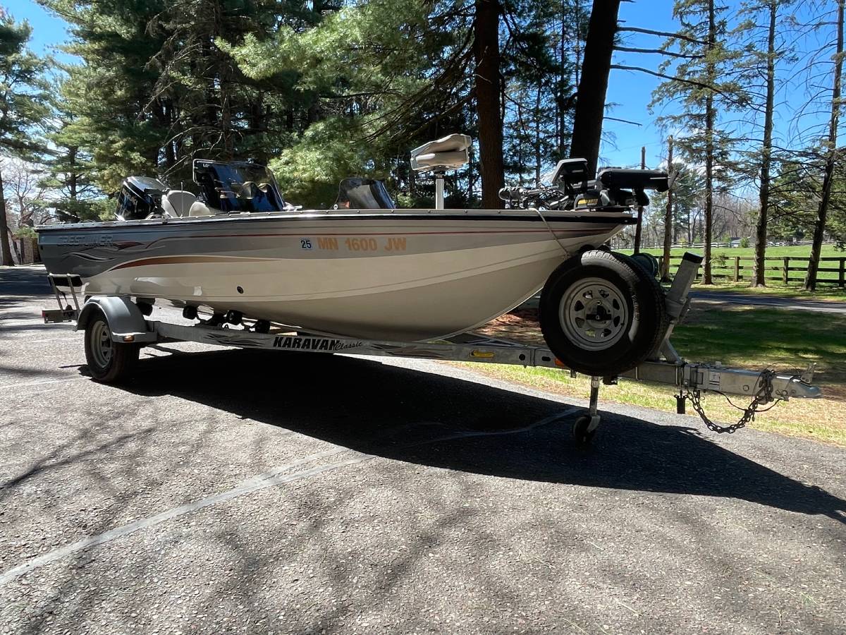 2004 Crestliner, εισαγωγή ΗΠΑ — φωτο 1